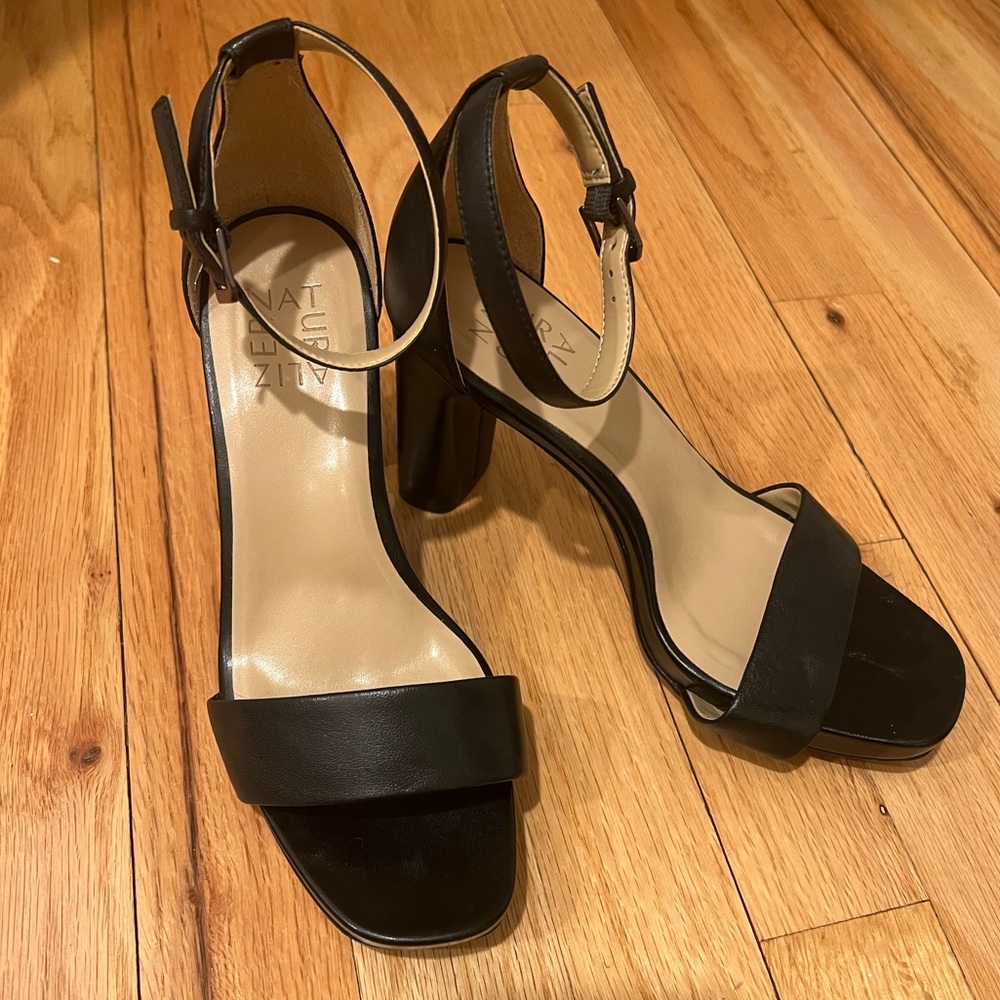 Naturalizer Heeled Sandal with ankle strap